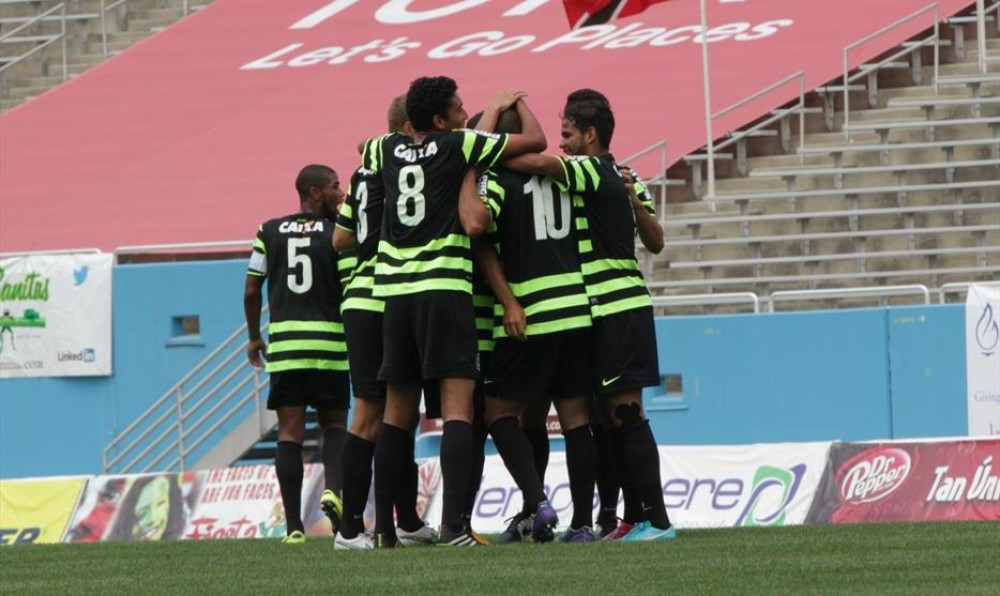 Coxa massacra o Valência na Dallas Cup