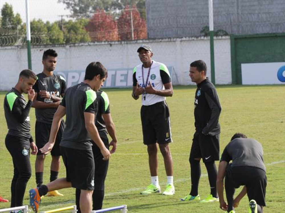 Time volta aos treinos e mira o Fortaleza