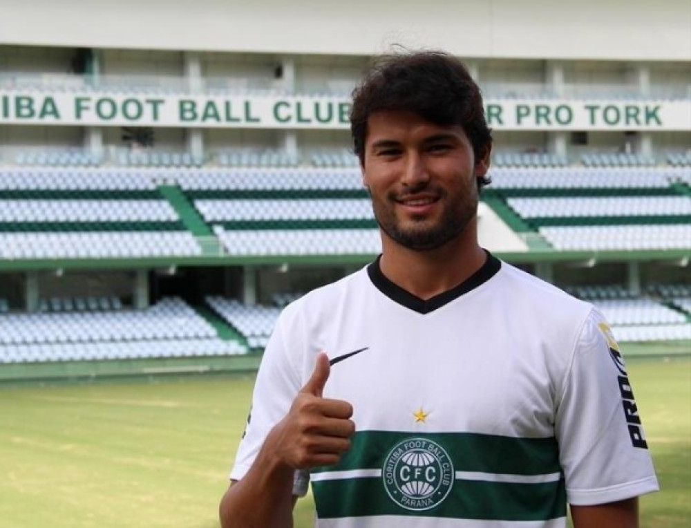 Pedro Ken volta ao Vitória. Elton pode chegar