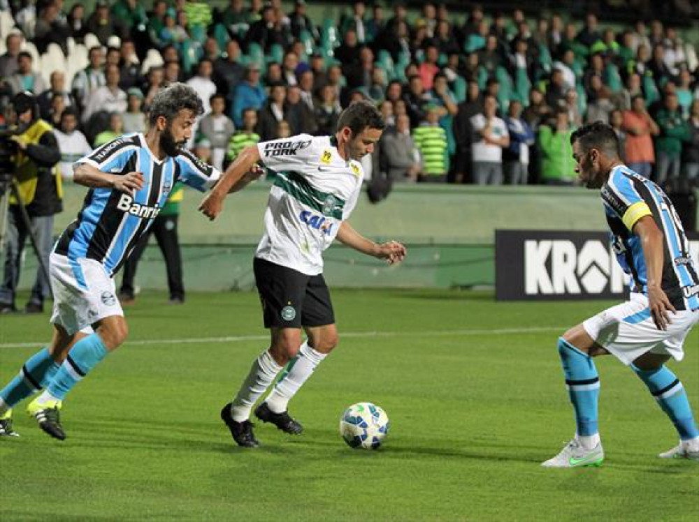 Juan deve ser desfalque contra a Chapecoense