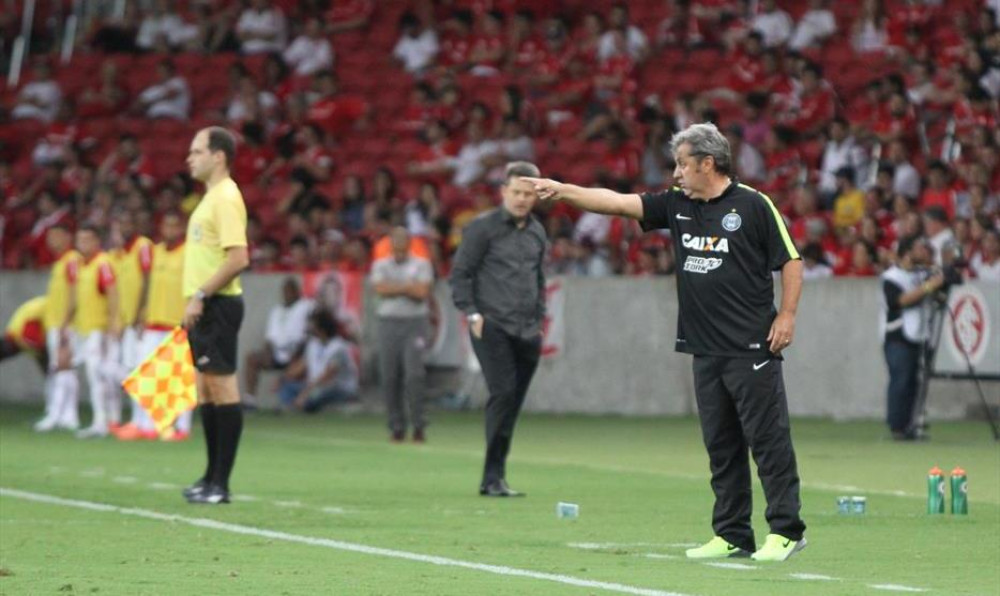 Kleina exalta elenco e celebra passagem