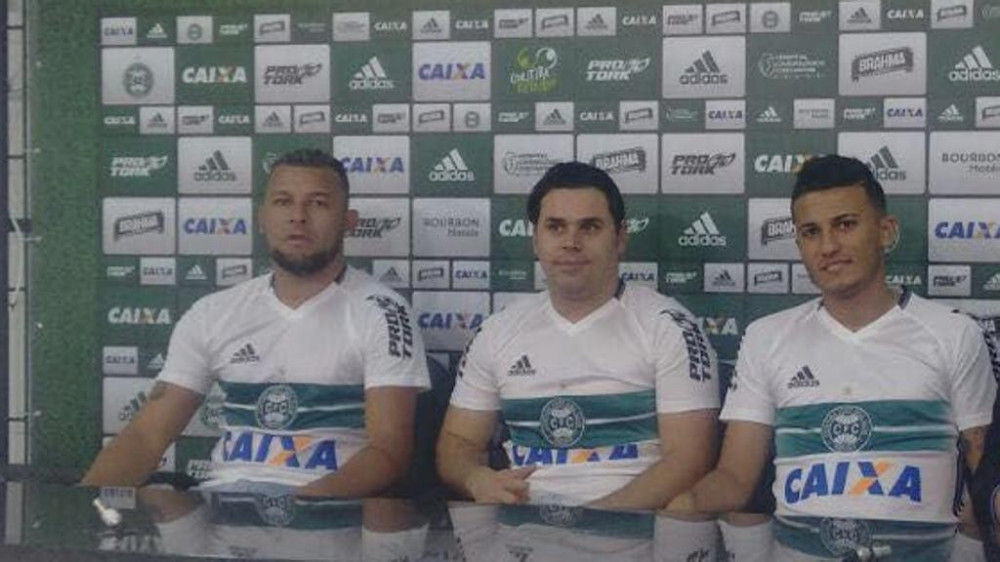 Coritiba registra jogadores e torcida se manifesta