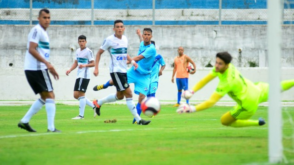 Coritiba vence e se classifica