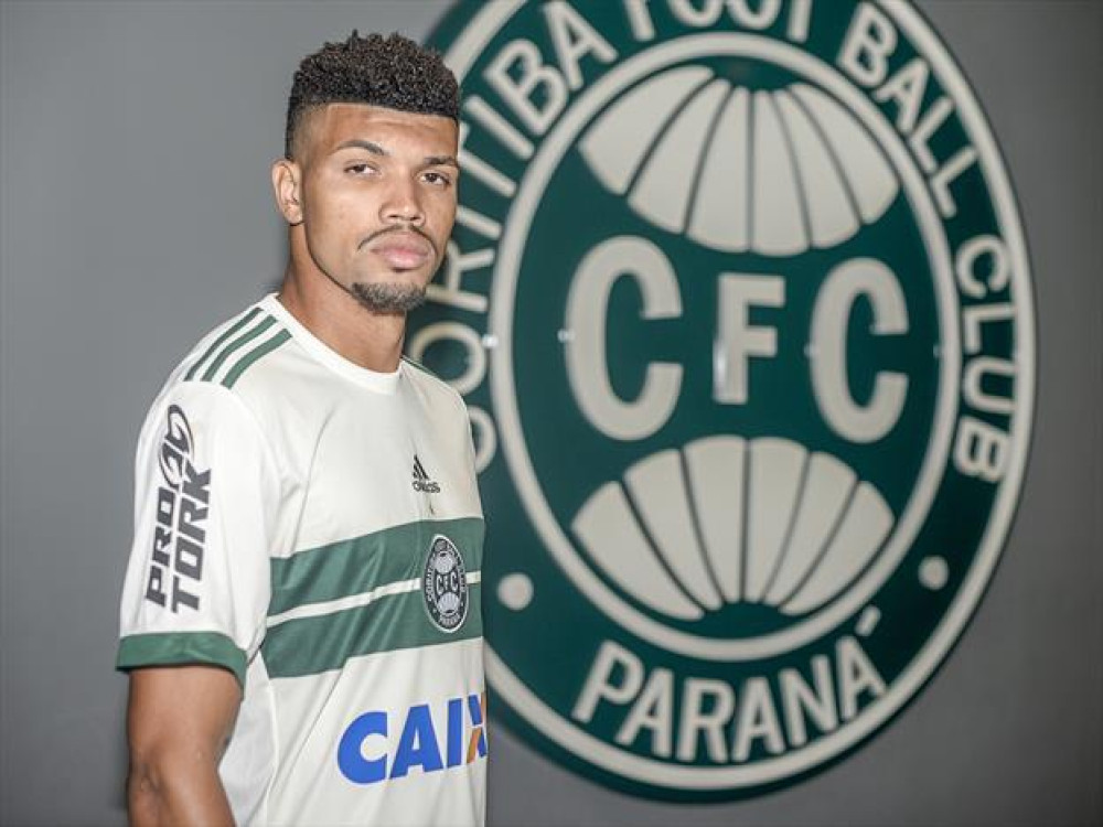 Coritiba lança novo uniforme