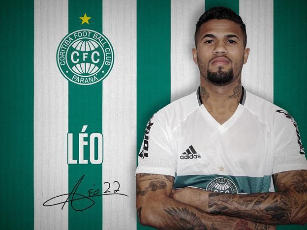 Chegou o novo lateral-direito