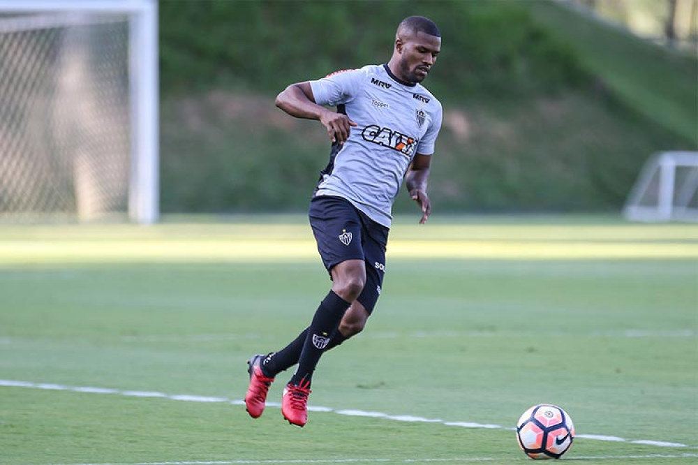 Tem jogador chegando