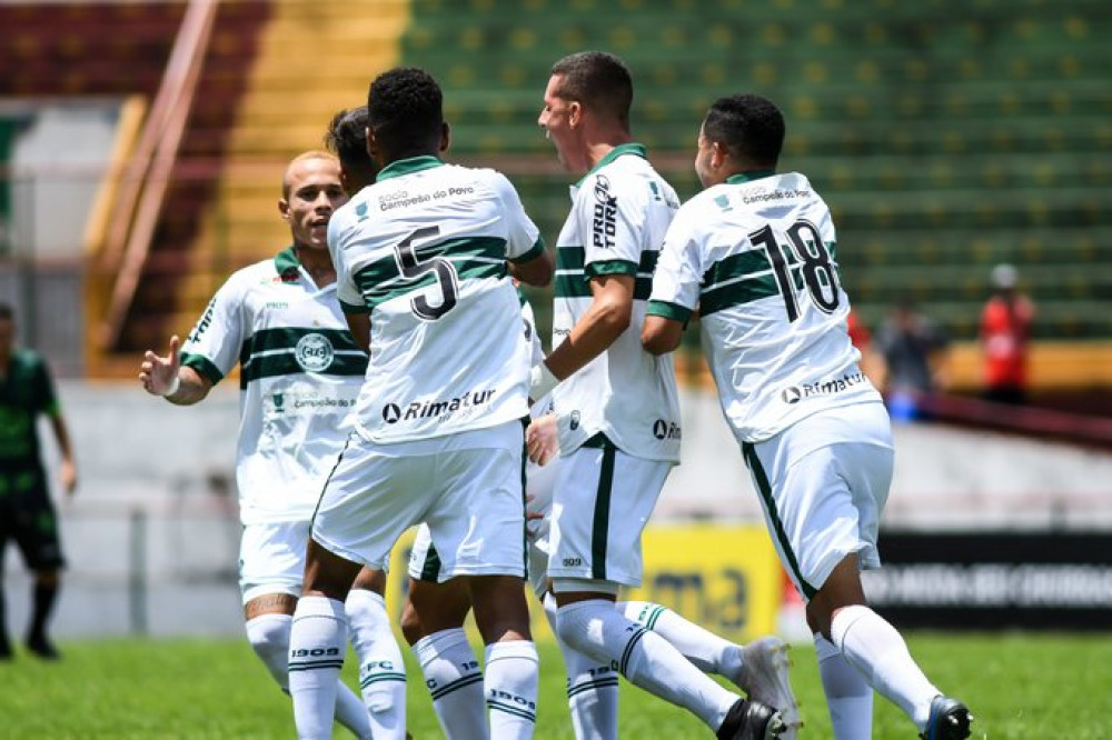 Coxa vence a Portuguesa e se classifica