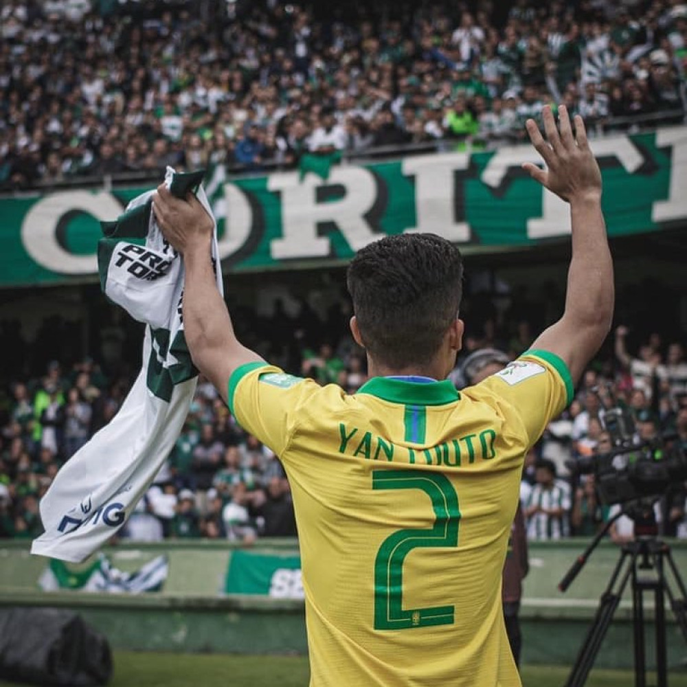 Yan Couto vendido