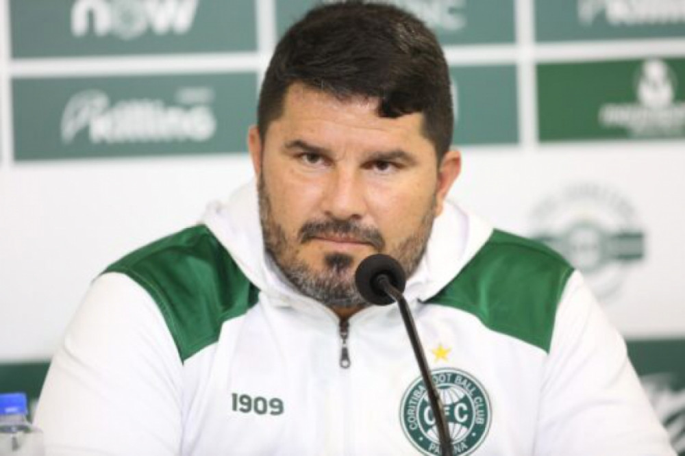 Barroca projeta Brasileirão e fala sobre uso da base do Coxa