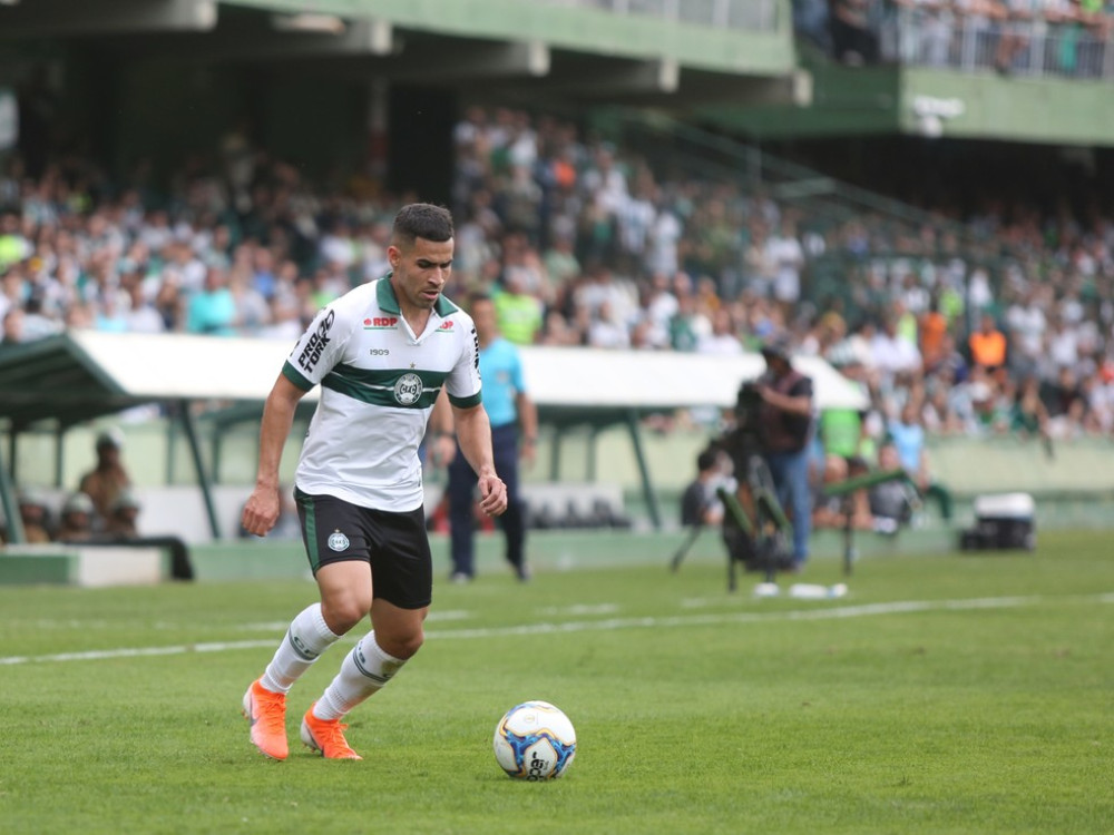 Thiago Lopes é emprestado ao Vitória