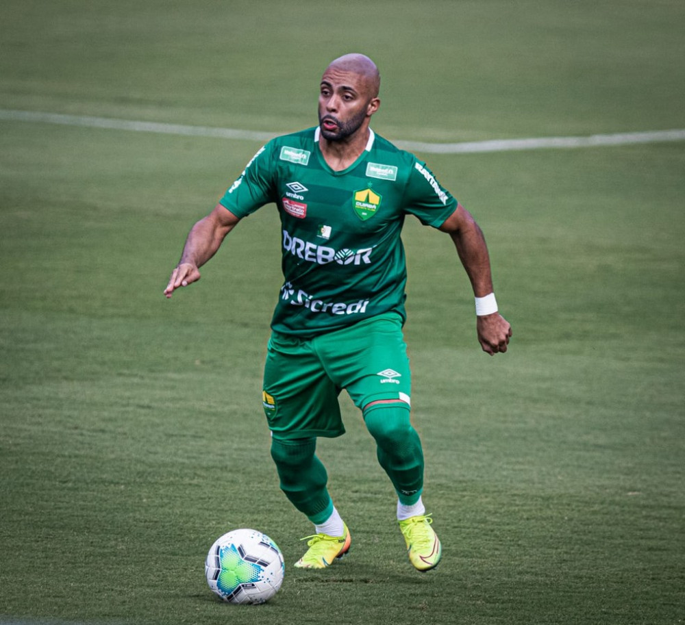Coritiba próximo de acerto com lateral-esquerdo