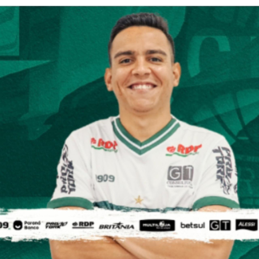 Coritiba apresenta meia Valdeci Moreira