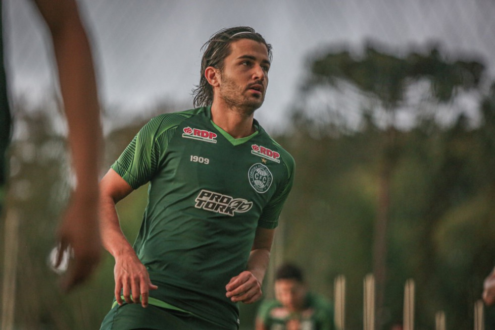 Johny Douglas e Mattheus Oliveira próximos de retornar