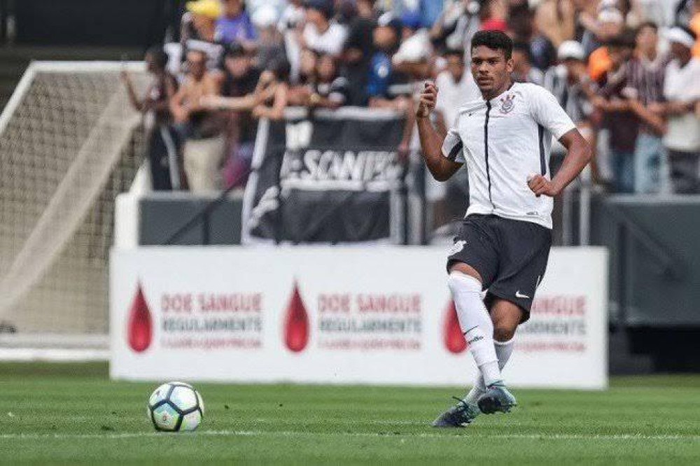 Coritiba contrata zagueiro para o time de Aspirantes