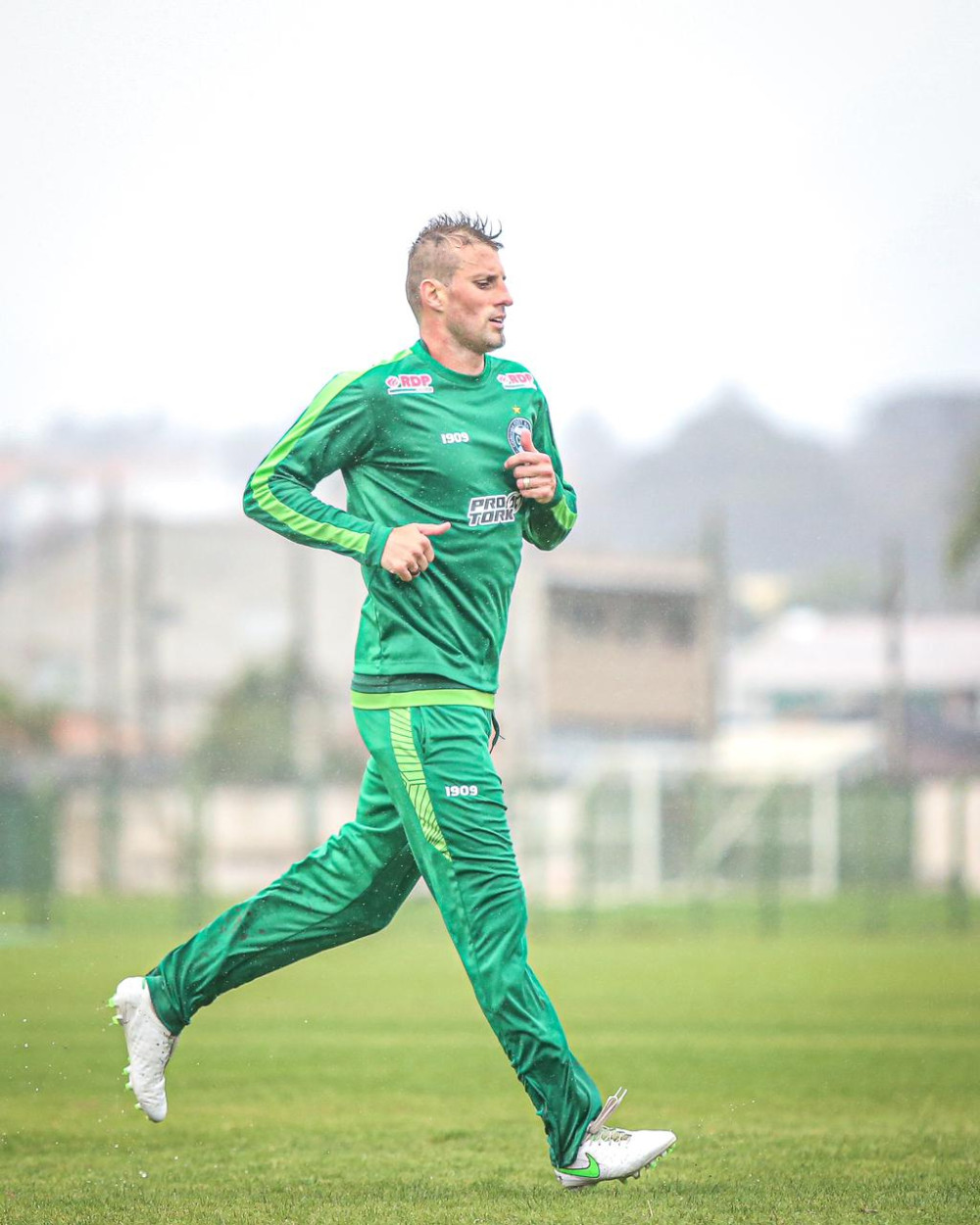 Henrique se reapresentou ao Coritiba
