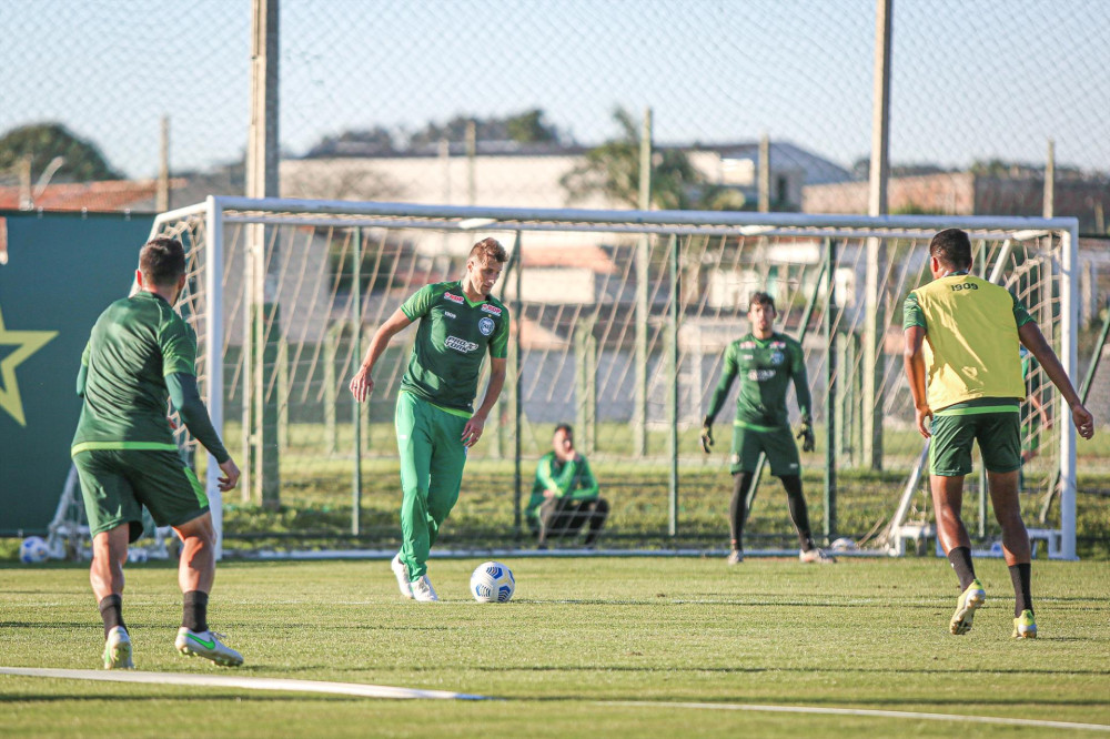Henrique relacionado para o jogo contra o Flamengo