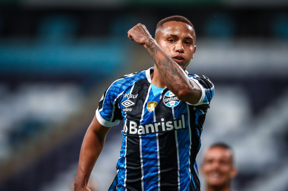 Atacante do Grêmio está chegando ao Coritiba