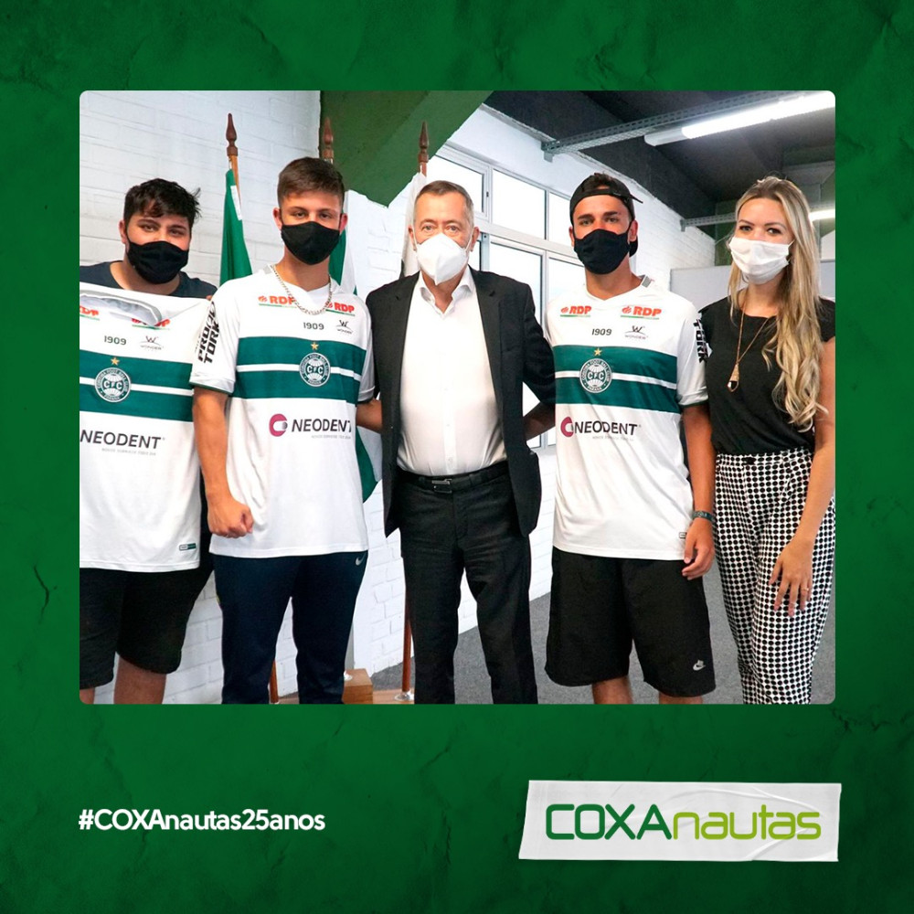Jovens agredidos são recebidos pela diretoria alviverde