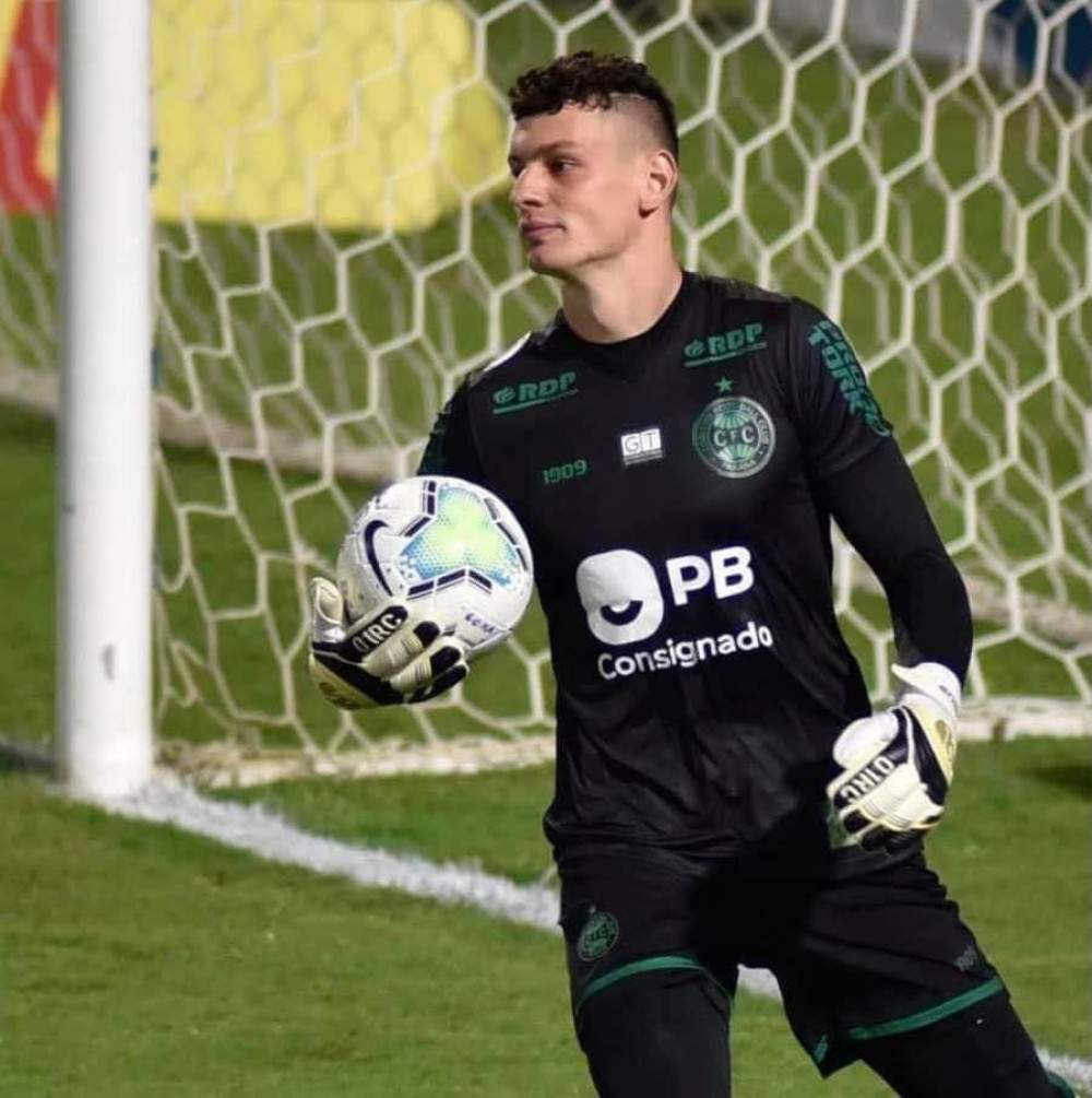 Goleiro Arthur rescinde com o Coritiba