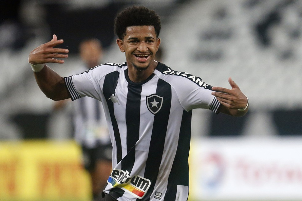 Coritiba negocia com atacante Warley