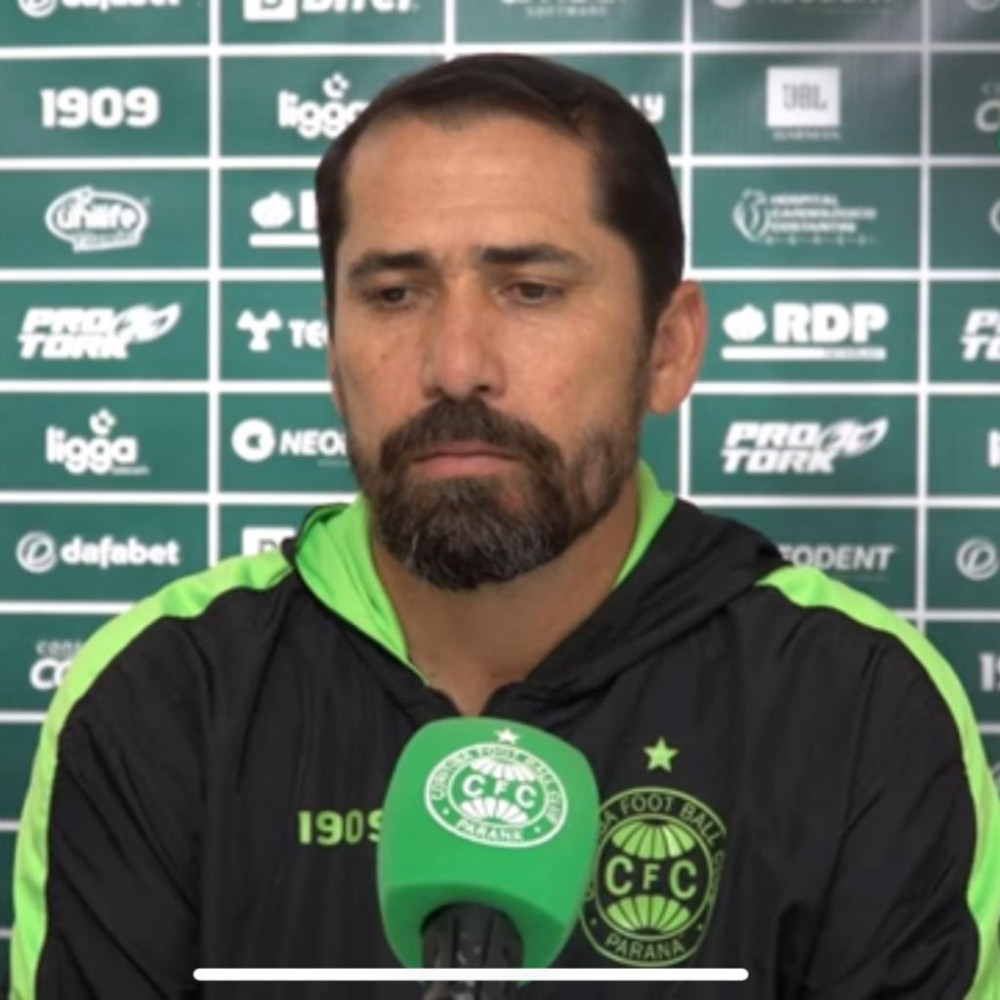 Não podemos pensar na vantagem, mas melhorar pra domingo!