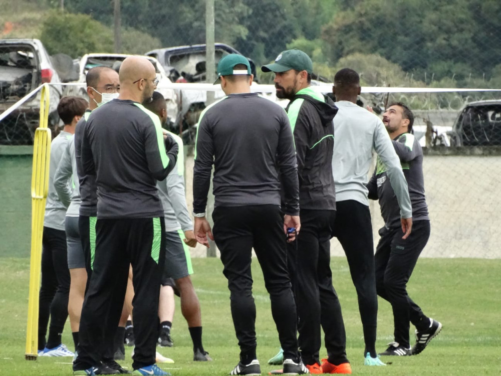 Léo Gamalho no DM e Natanael já treinando com bola