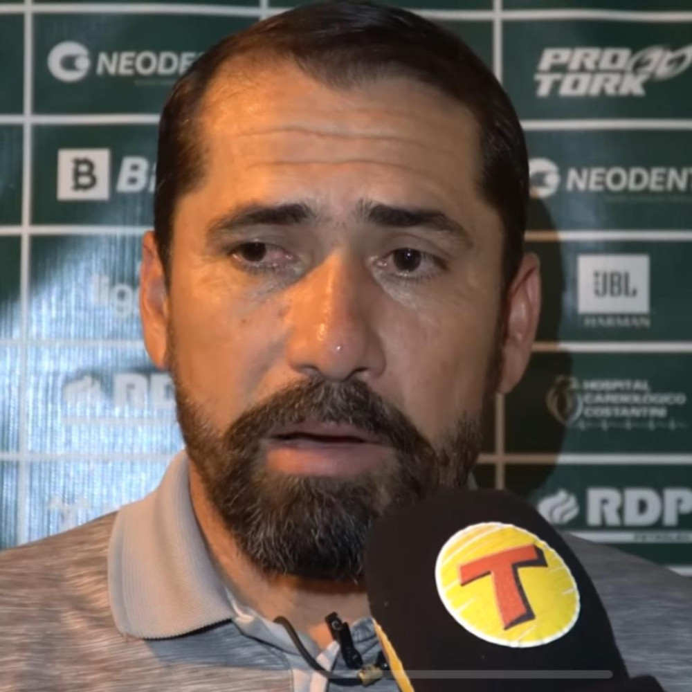 Hoje tivemos atitude, não mudamos nossa maneira de jogar!