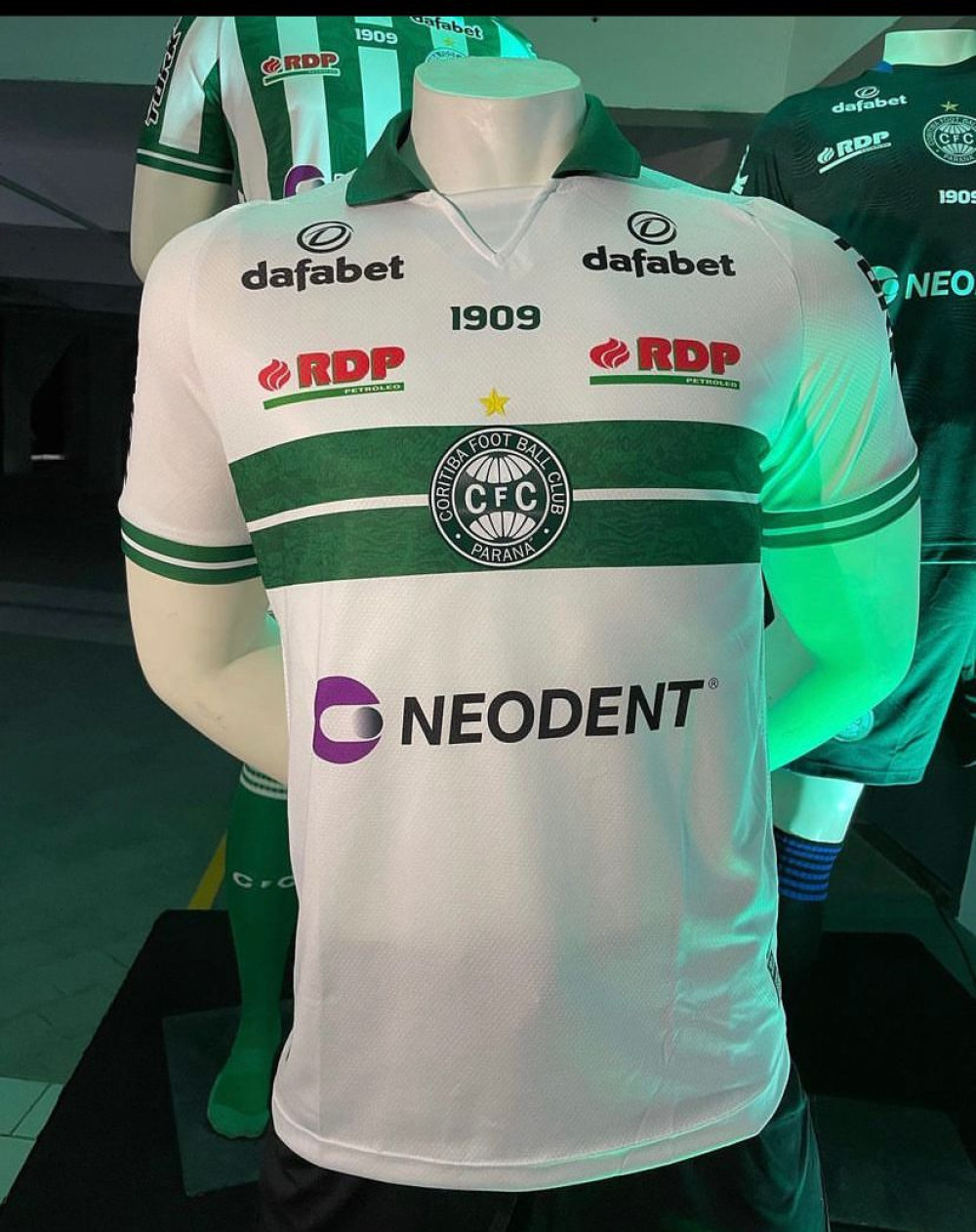 Confira as novas camisas lançadas pelo Coritiba