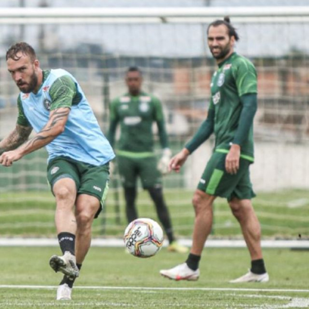 Coritiba tem retornos importantes para o clássico