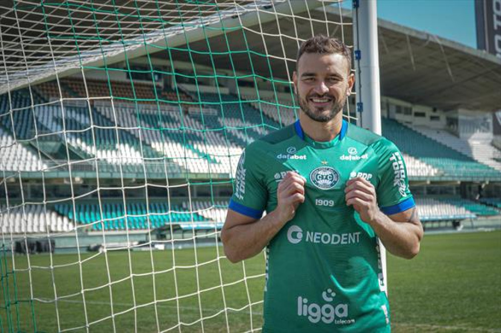 Coritiba apresenta o goleiro Gabriel Vasconcellos