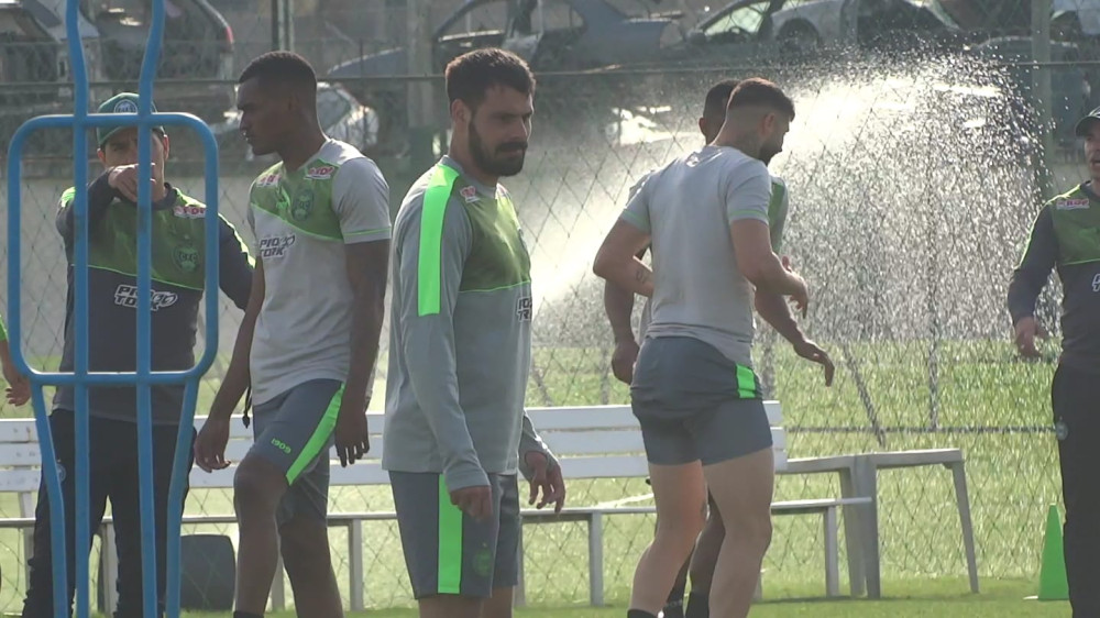 Time alviverde se prepara para jogo contra o Flamengo
