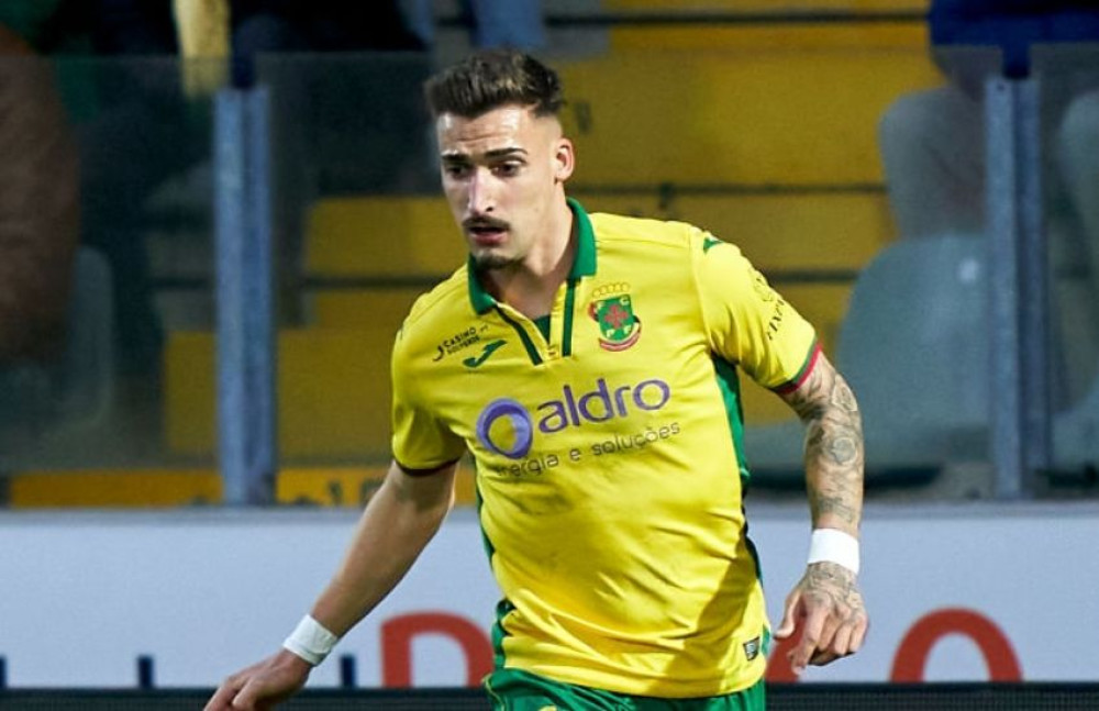 Coritiba negocia com atacante português