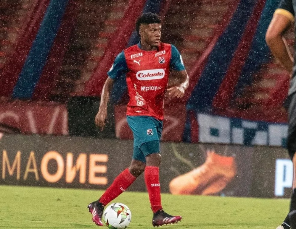 Coritiba contrata volante colombiano