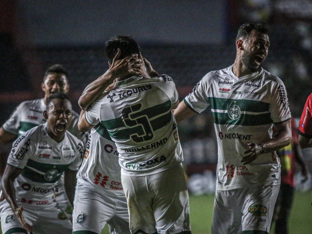 Dois ou três zagueiros?