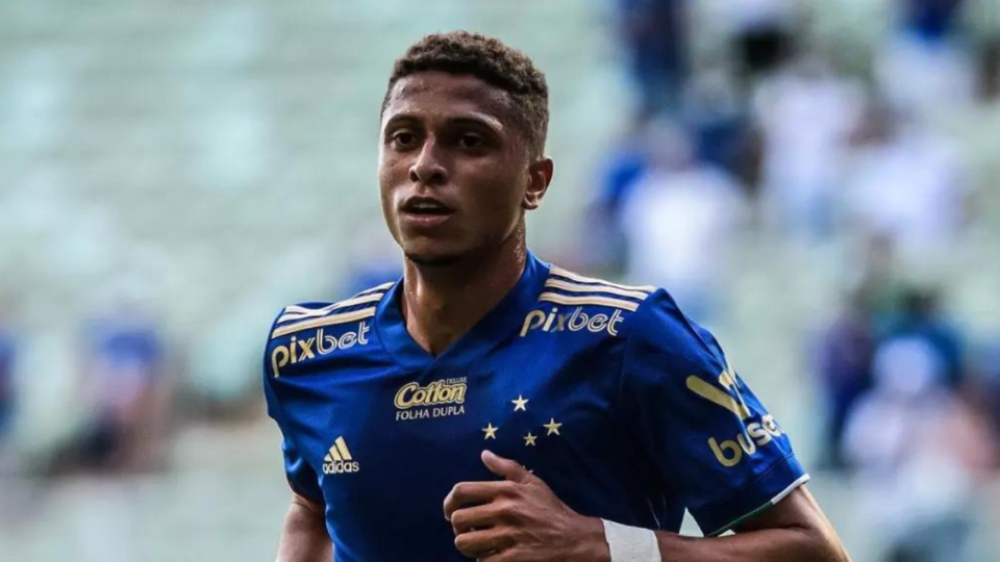 Lateral do Cruzeiro chegando ao Coritiba