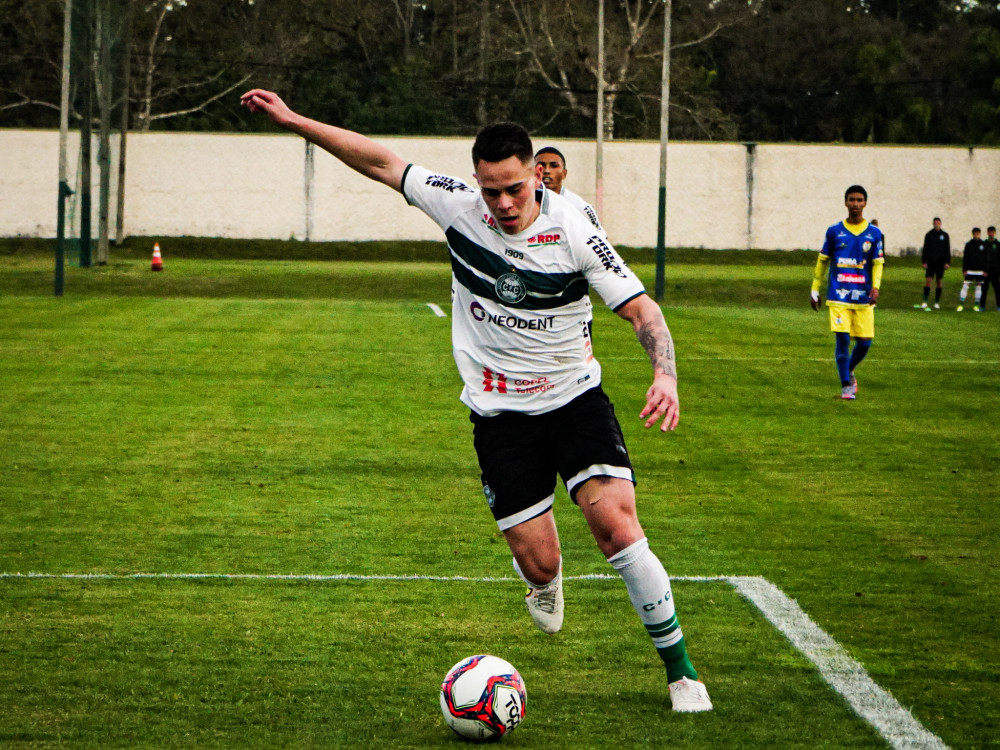 Meia do Sub-20 é a novidade entre os relacionados para jogo contra o América/MG