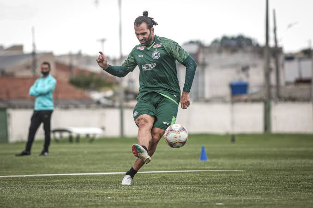 Léo Gamalho desfalca o Coxa contra o Botafogo