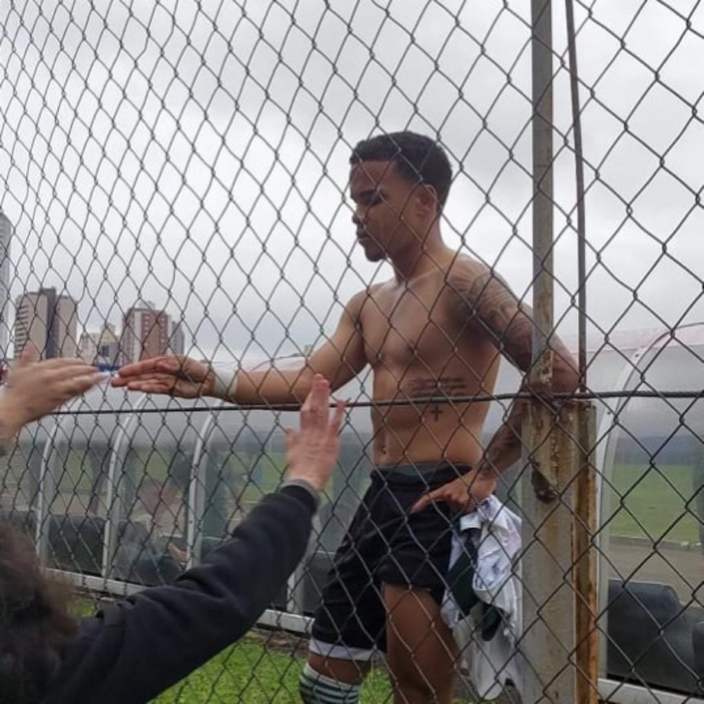 Kaio Cesar chora com a eliminação e pede desculpas ao torcedor