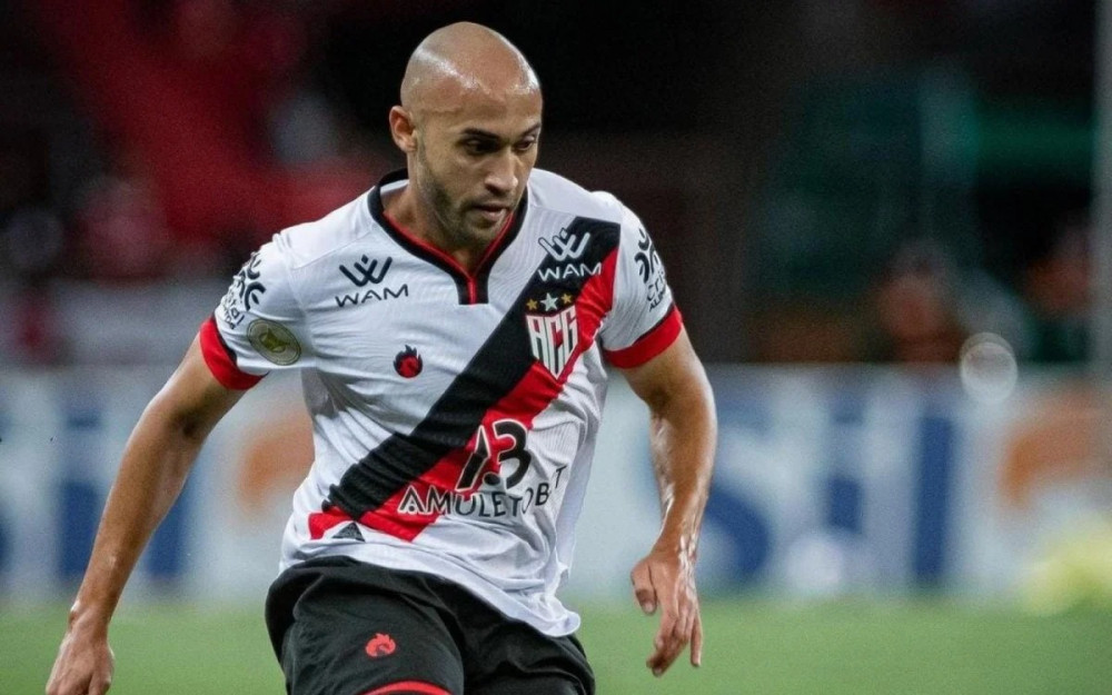 Coritiba tem interesse em lateral do Atlético/GO