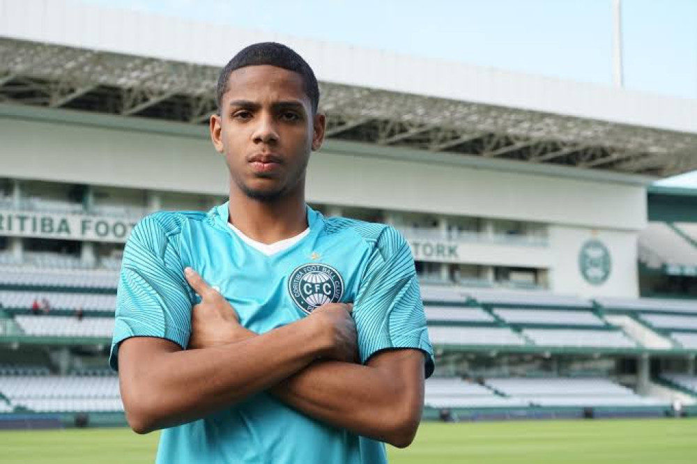 Negociação com o Norwich não foi concluída e Thalisson permanece no Coritiba