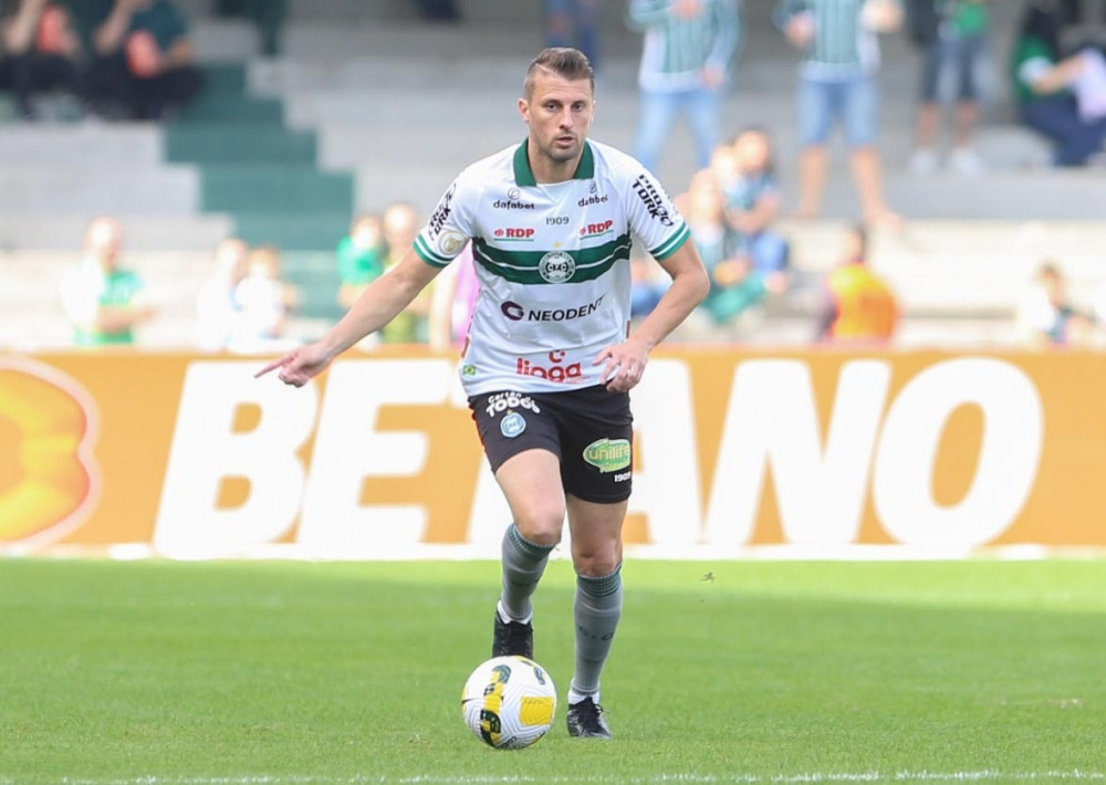 Henrique tem lesão muscular confirmada