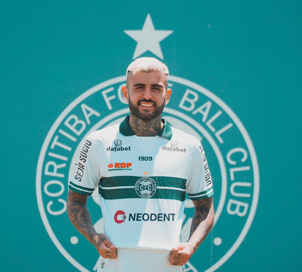 Liziero é apresentado pelo Coritiba