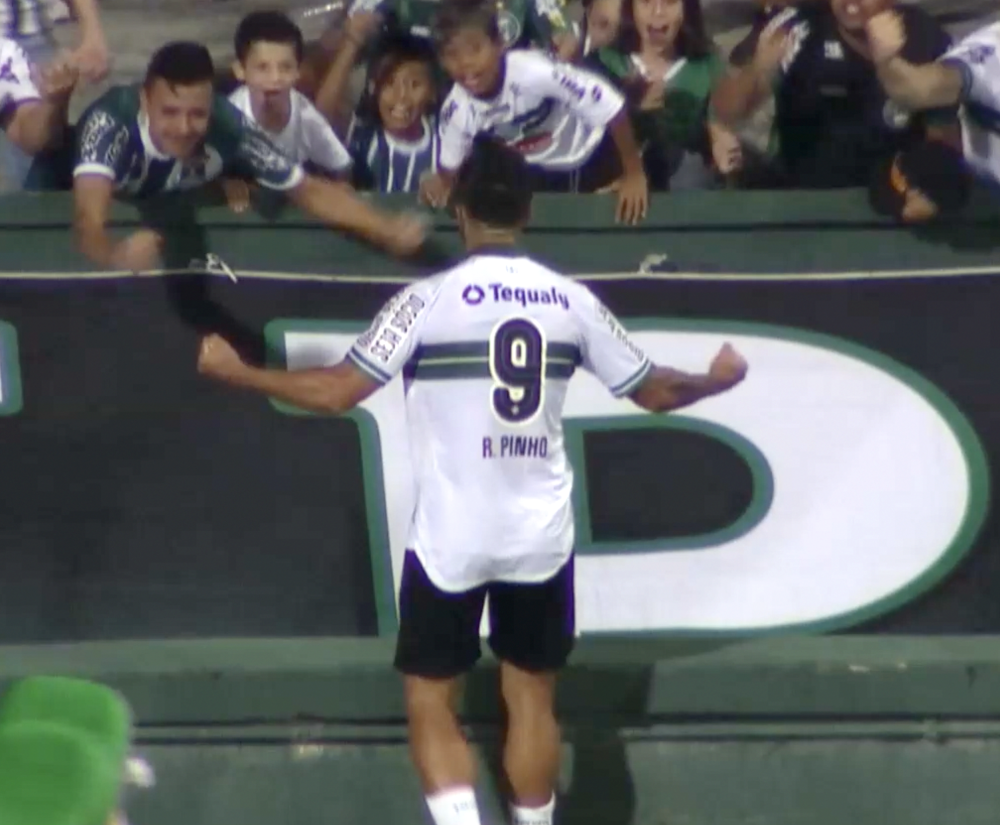 Coxa vence o Londrina em noite de gols perdidos