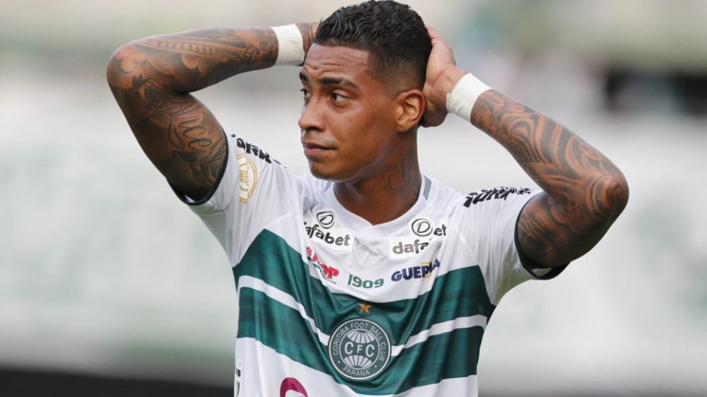 Alef Manga é dúvida para jogo contra o FC Cascavel.