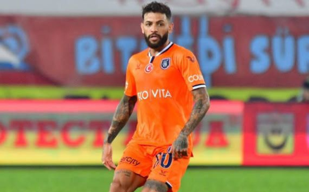 Lateral que joga na Turquia está na mira do Coritiba