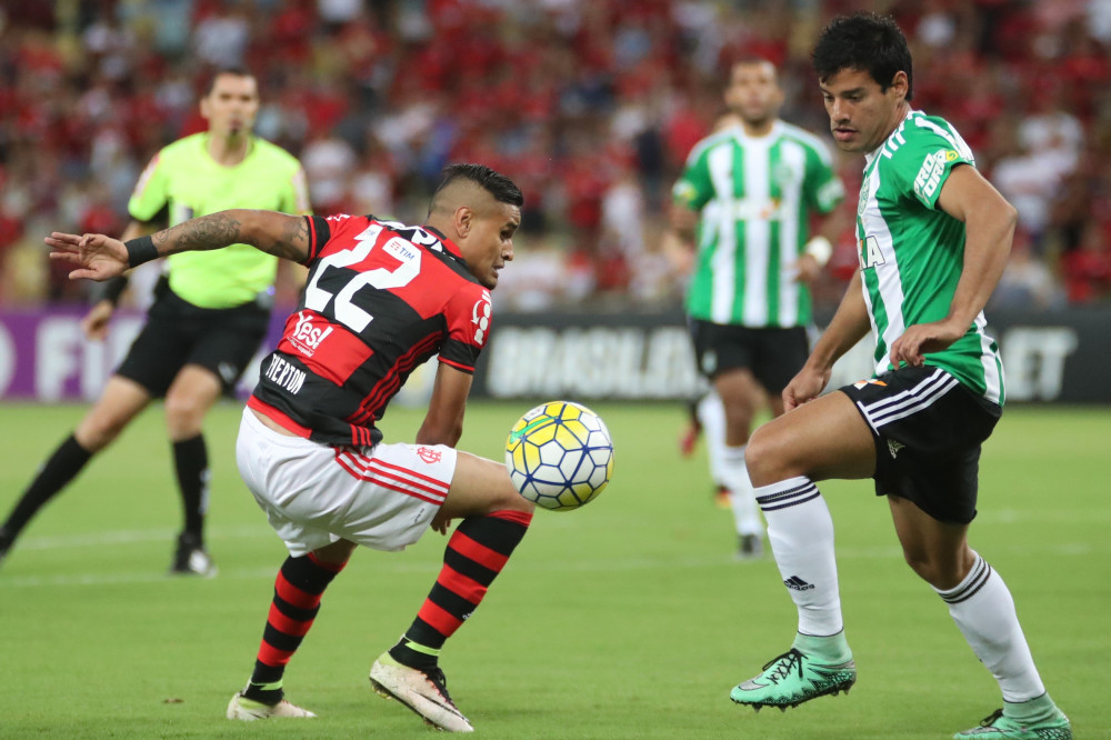 Em 2016, Coxa buscou empate e tirou Flamengo da briga pelo título