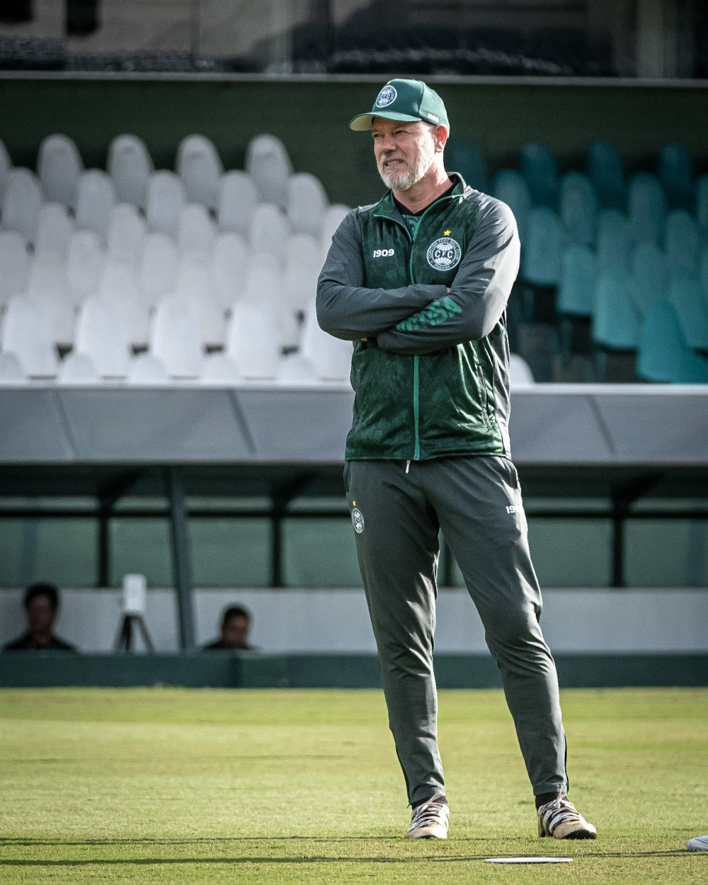 Sob o olhar de Zago, Coritiba enfrenta o Fortaleza