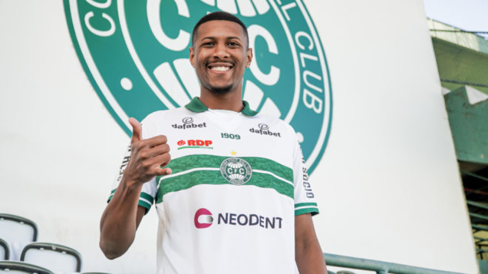 Coritiba deverá entrar com três zagueiros contra o São Paulo