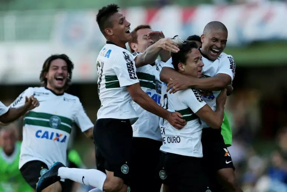 Última vitória sobre o Bahia foi na despedida de Alex