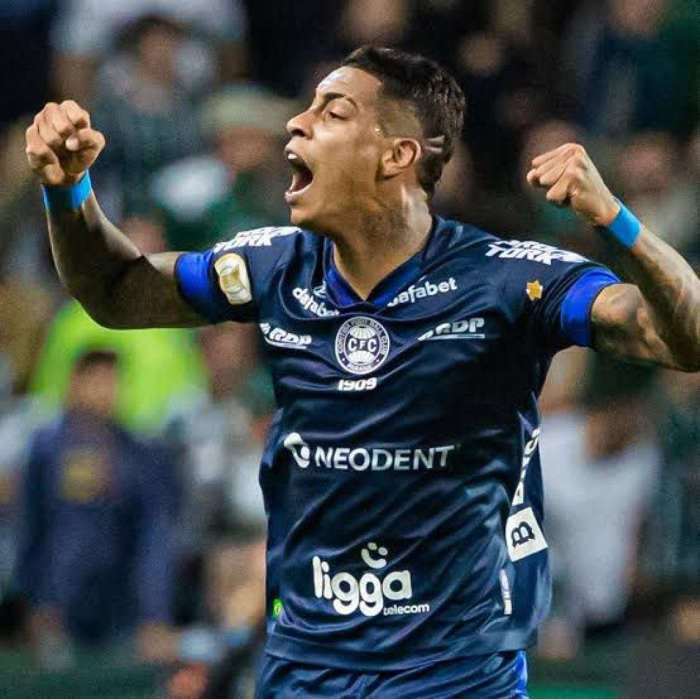 Alef Manga é reintegrado ao elenco do Coritiba